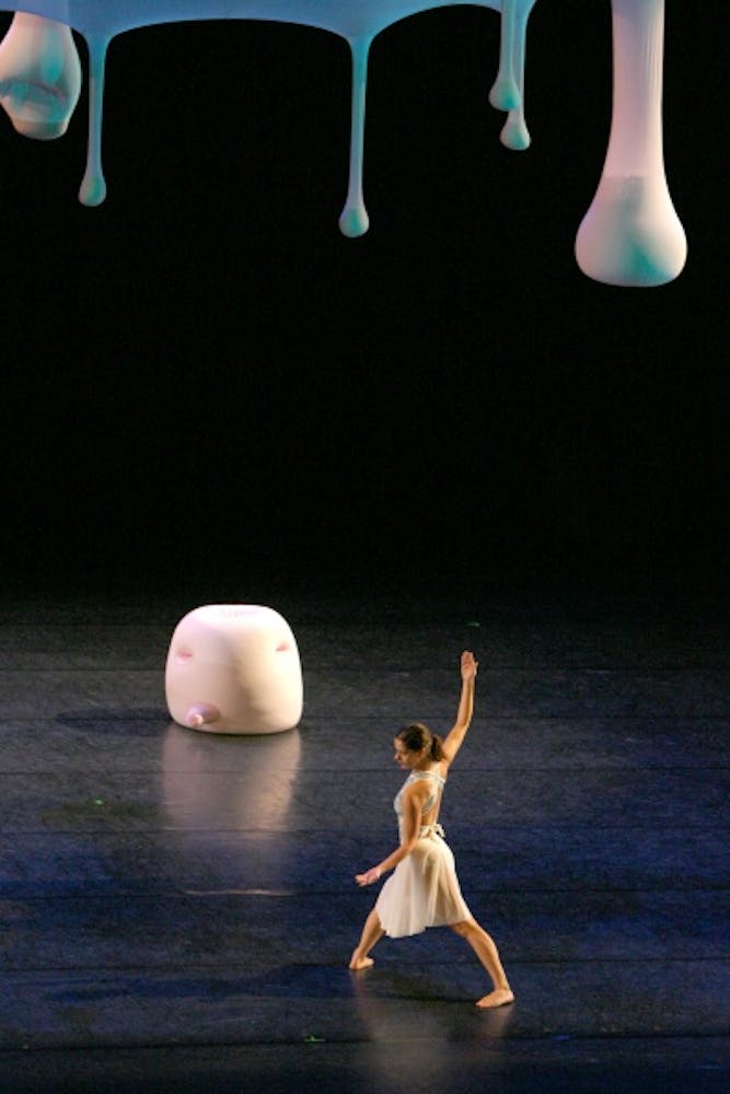 Merce Cunningham Dance Company performing Views on Stage&nbsp;(2004)