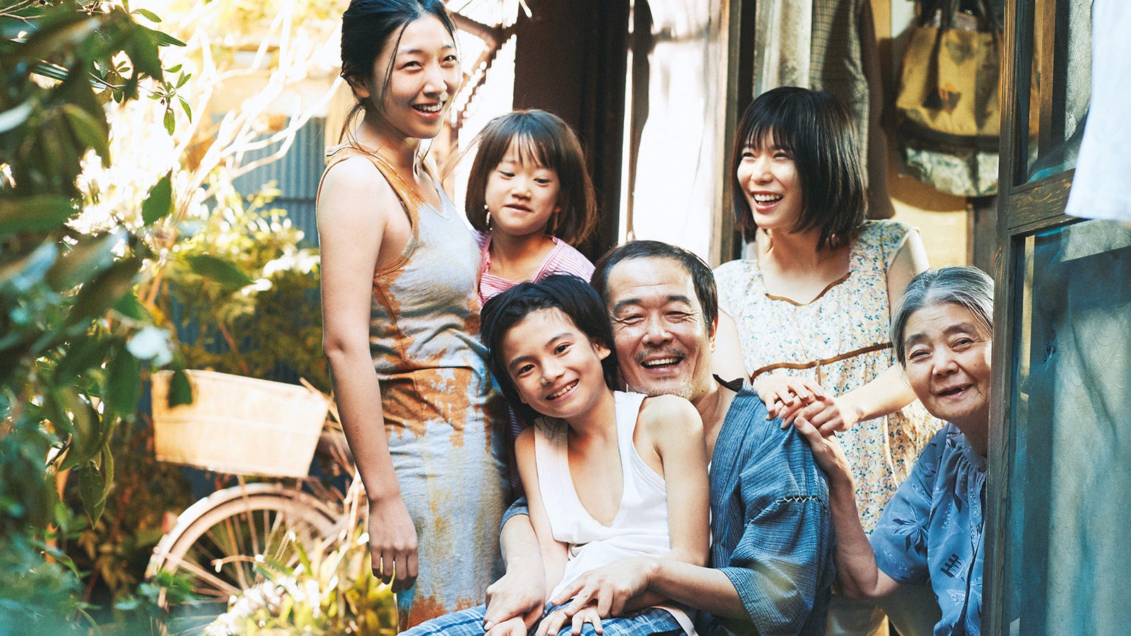 Shoplifters film screen shot