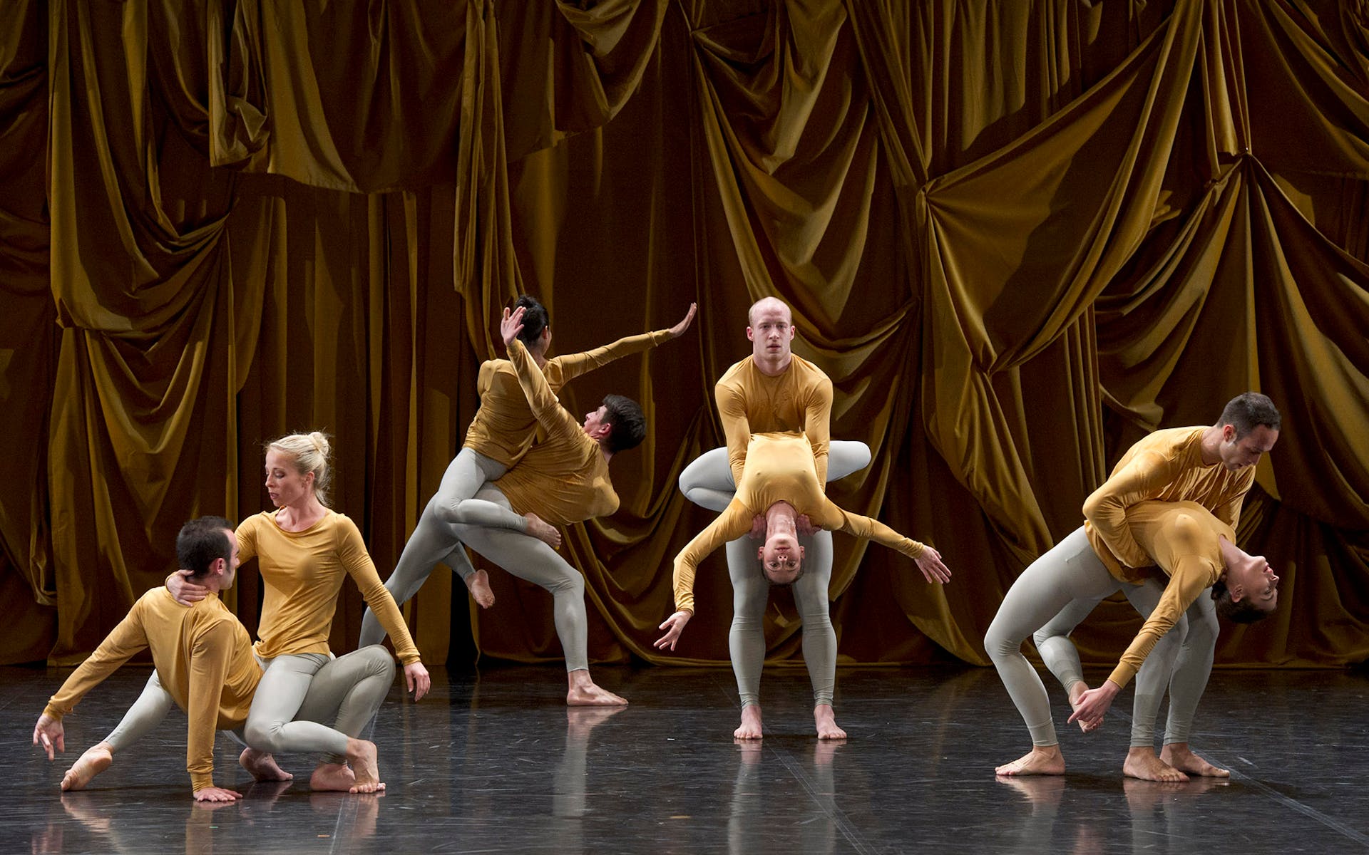 Performance still of Sounddance by Ballet de Lorraine