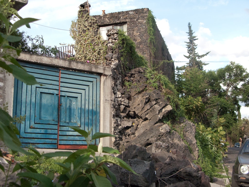 Abraham Cruzvillegas, Autoconstrucción: The Film (video still), 2009