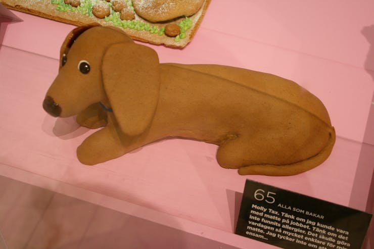 Cutest find near an archive: gingerbread pup in Stockholm