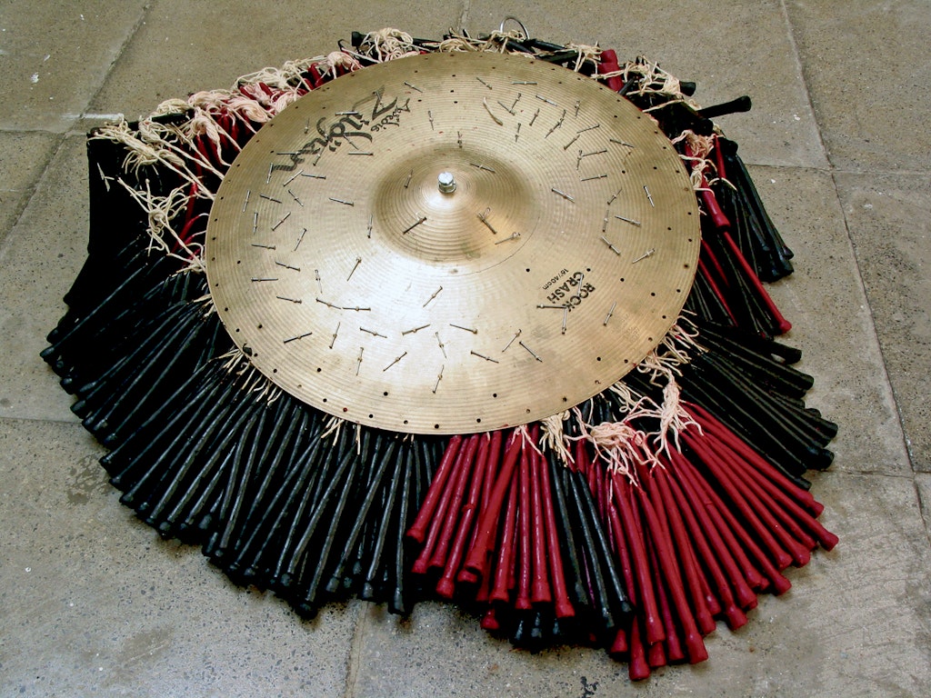 Abraham Cruzvillegas, La curva, 2003