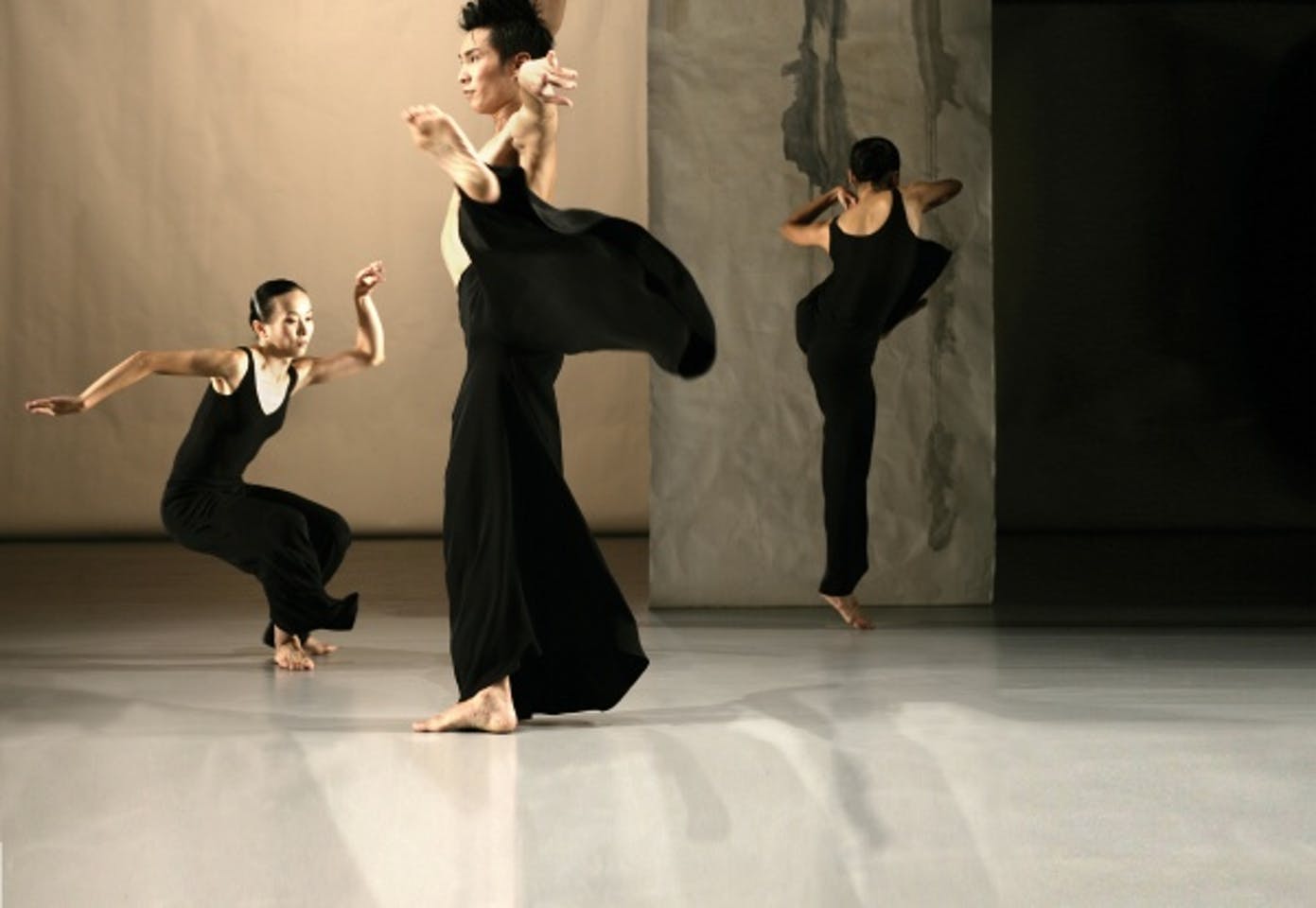 Cloud Gate Dance Theatre of Taiwan Wild Cursive