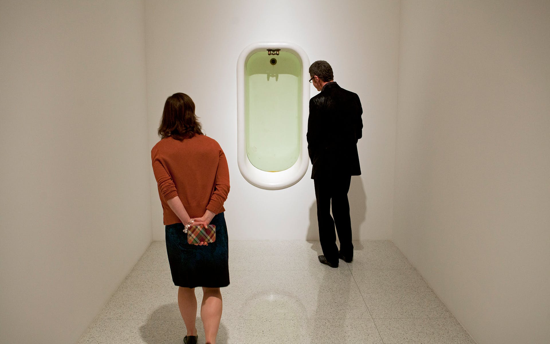 In the exhibition Lifelike, works based on everyday objects invoked a dreamlike world, such as Charles Ray’s Bath (1989)—a liquid-filled sculpture embedded in the wall that elicits a feeling of hovering above it.