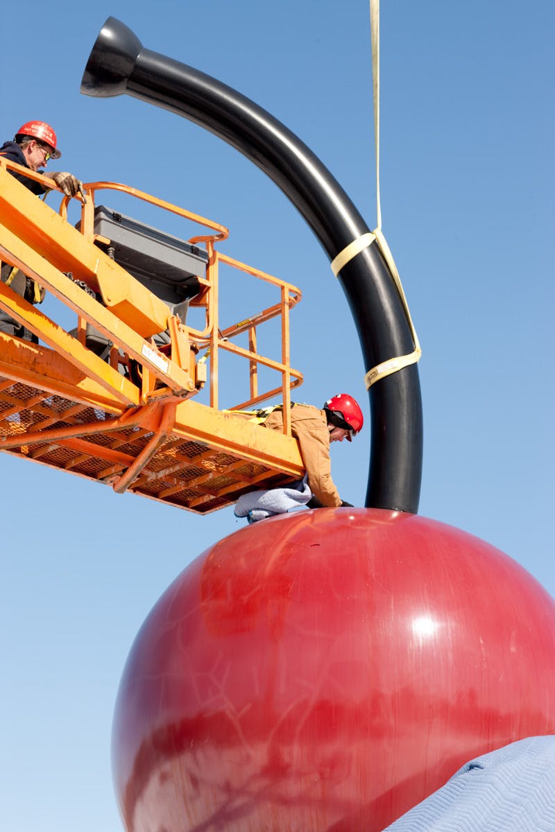 MINNEAPOLIS SCULPTURE GARDEN’S SPOONBRIDGE TEMPORARILY LOSES CHERRY 