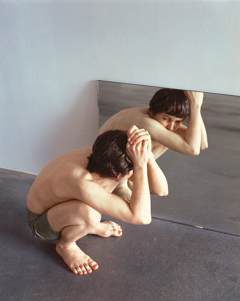 Ron Mueck, Crouching Boy in Mirror, 1999-2000