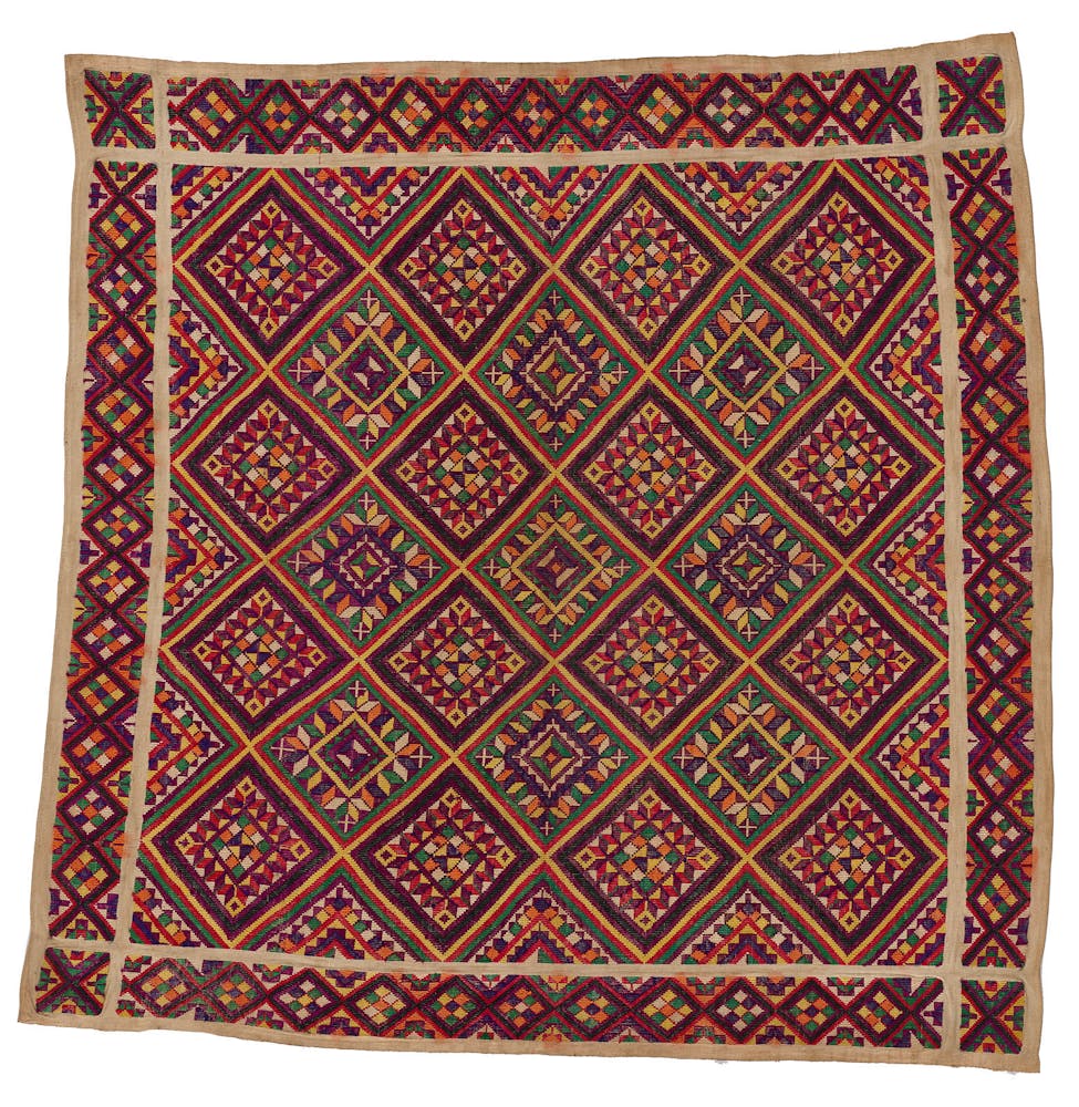 Headcloth with a geometric pattern.