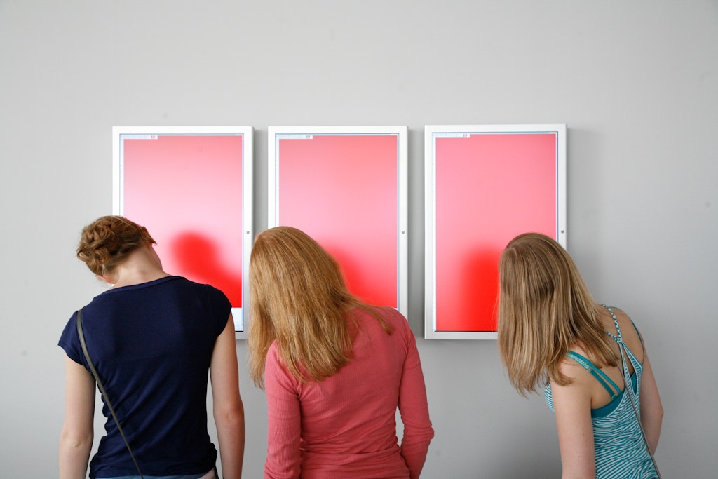 Hito Steyerl, Red Alert, 2007 (installation view)