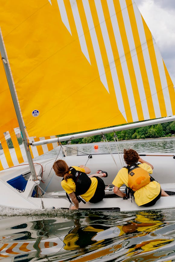 Sailboat racers in Lake Bde Maka Ska